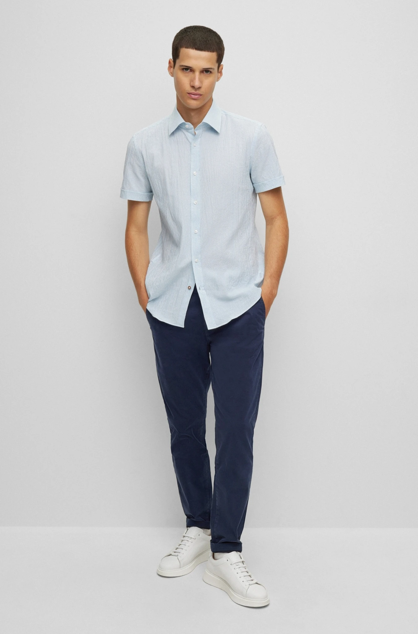 Boss Orange KONISCH FIT CHINO AUS GEFÄRBTEM ELASTISCHEM BAUMWOLL-SATIN 10645672 – Bild 2